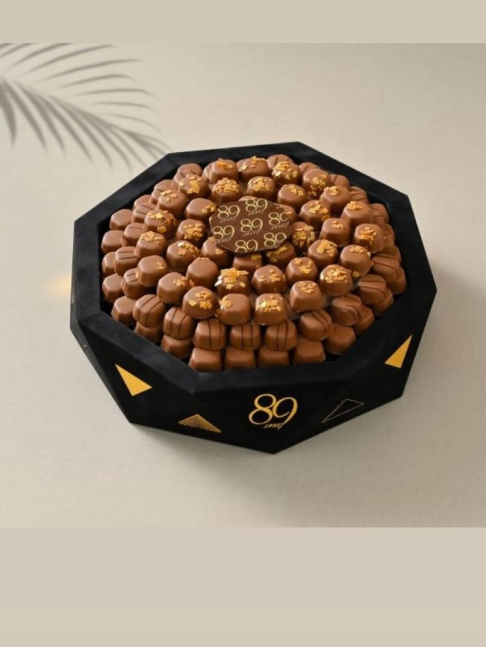 Black Jawhara Chocolate Tray – Luxury 164 Piece Gourmet Chocolate Collection