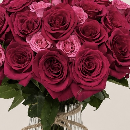 Luxury Red & Pink Rose Arrangement in Crystal Glass Vase | Premium Fresh Roses | Flori Mart Qatar 4