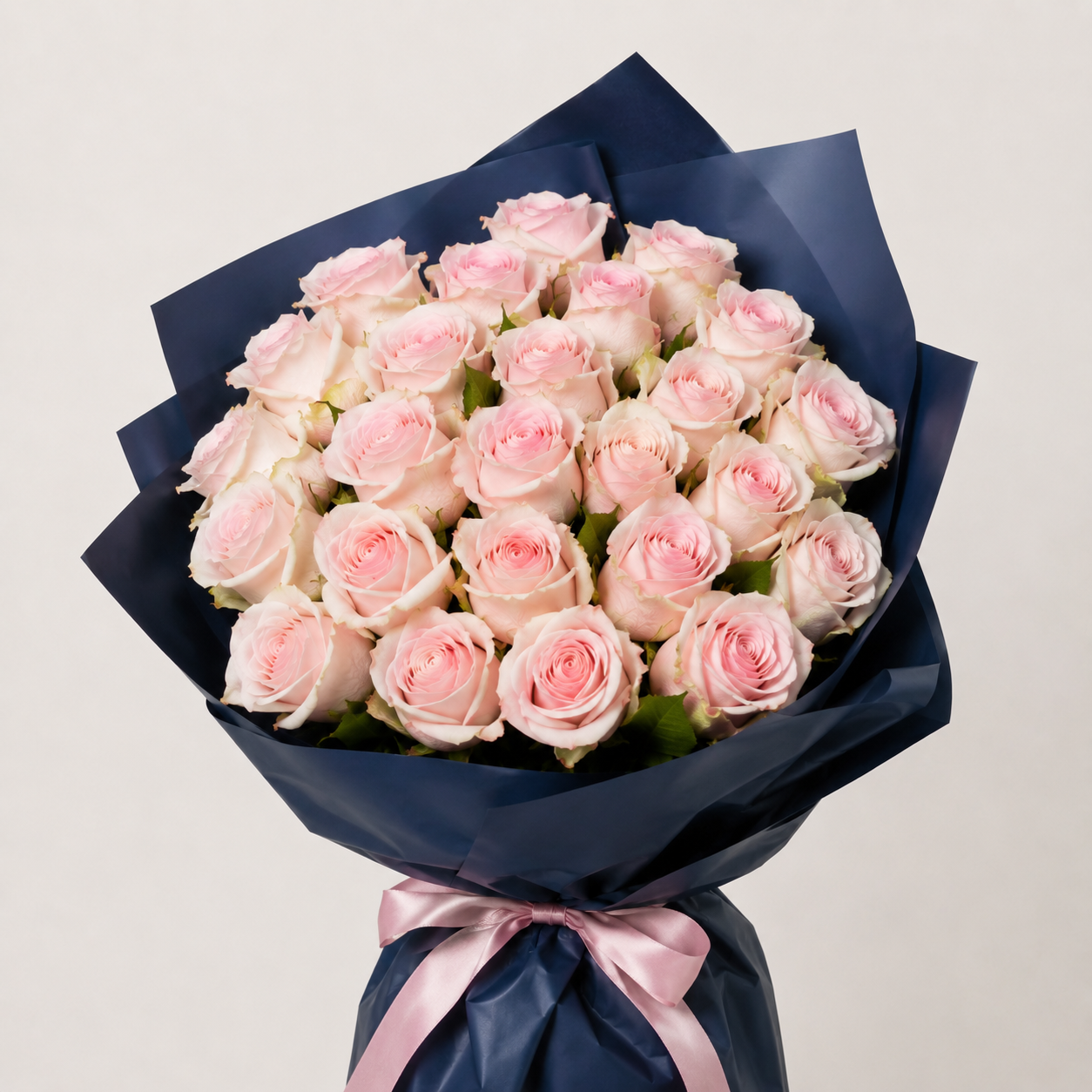 Luxury Medium Light Pink Rose Bouquet in Navy Wrapping | 25 Premium Roses