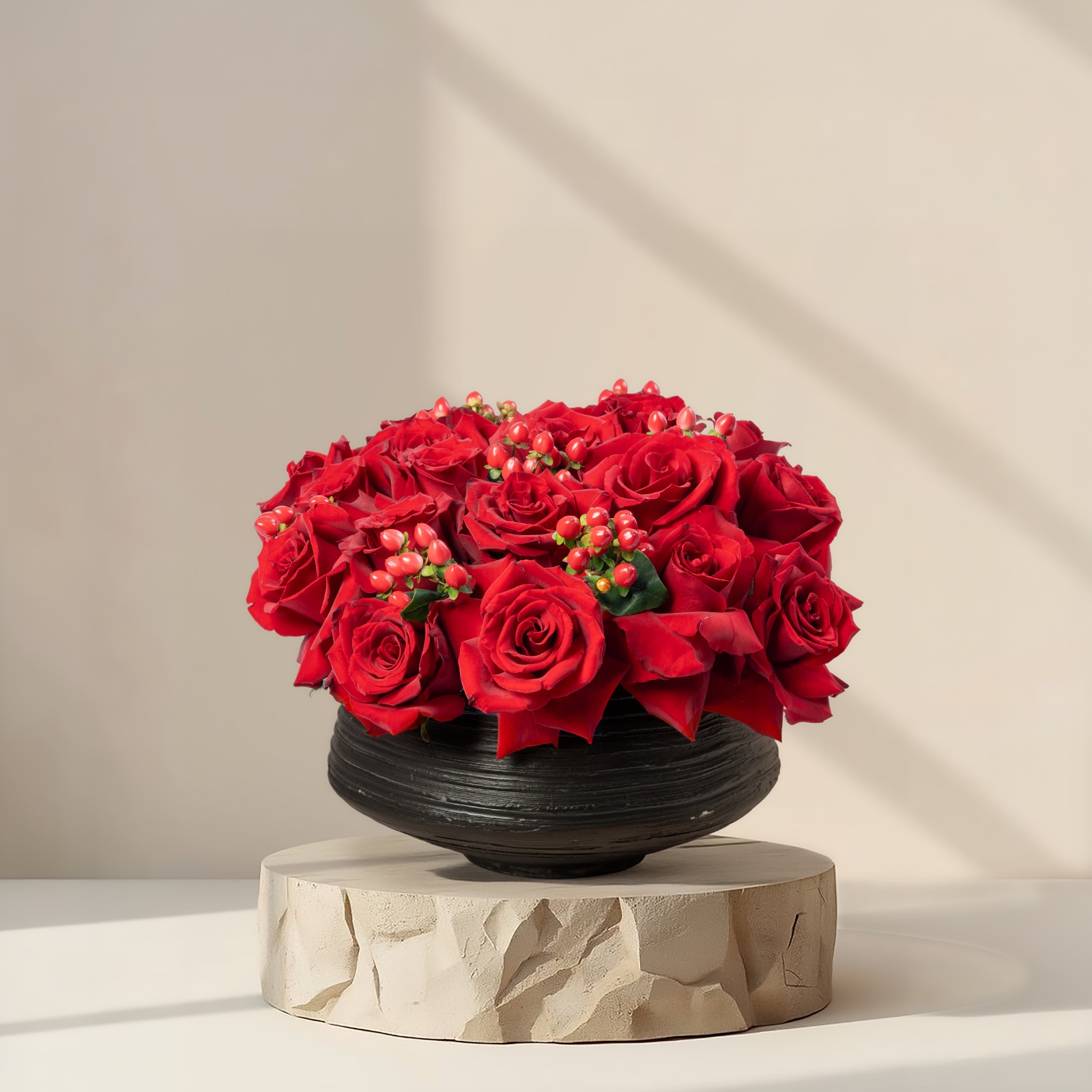 Luxury Red Rose Arrangement – Elegant Romantic Rose Vase